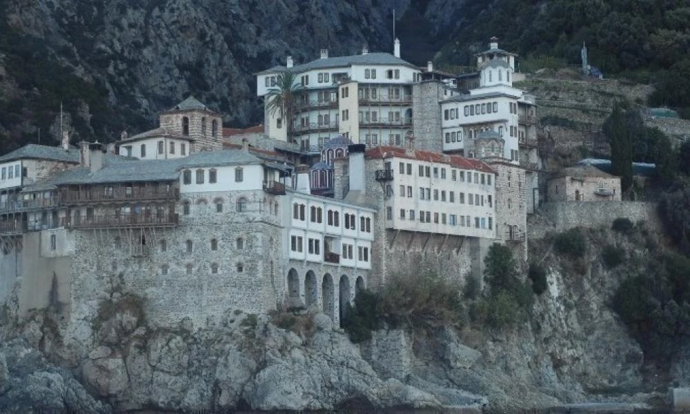 Σε εξέλιξη η φωτιά στο Άγιον Όρος-Επιχείρηση με πεζοπόρα τμήματα και από αέρος